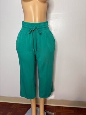 Green Pull-On Wide Leg Crop Pants